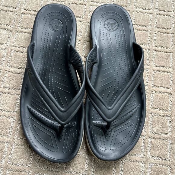 Crocs Crocband Flip Flops Sandals Mens 12 Black Thong Summer Vacation Casual - Picture 1 of 9